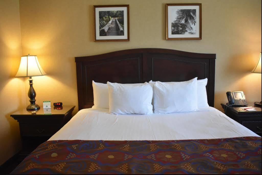 Cherokee Casino West Siloam Springs Resort Екстер'єр фото